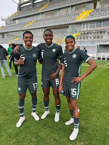 Monday, Oshoala y Ajibade.