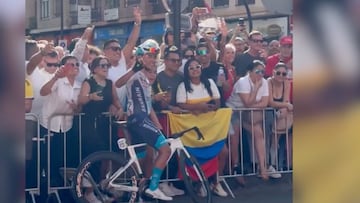Tras el cierre de la octava etapa, el ciclista colombiano se acercó a sus seguidores para compartir una foto y agradecer su apoyo en la Vuelta España.