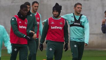 Fekir, con Joaquín en el entrenamiento de este jueves.