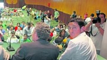 <b>PIDE CRÉDITO. </b>Jiménez participó junto a Chaparro en unas charlas sobre el deporte y la prensa.