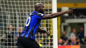Romelu Lukaku (FC Inter) celebrates his goal during the match between FC Internazionale and Viktoria Plzen, UEFA Champions League, Group C, at Giuseppe Meazza stadium in Milan on October 26, 2022. (Photo by Luca Rossini/NurPhoto via Getty Images)
