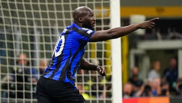 Romelu Lukaku (FC Inter) celebrates his goal during the match between FC Internazionale and Viktoria Plzen, UEFA Champions League, Group C, at Giuseppe Meazza stadium in Milan on October 26, 2022. (Photo by Luca Rossini/NurPhoto via Getty Images)