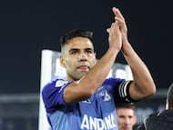 BOGOTA, COLOMBIA - FEBRUARY 8: Radamel Falcao of Millonarios greets the fans during a Liga Colombiana match between Millonarios and La Equidad at Estadio El Campin on February 8, 2025 in Bogota, Colombia. (Photo by Santiago Arenas/Eurasia Sport Images/Getty Images)