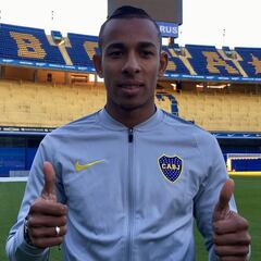 Sebastián Villa firma con Boca y recorre La Bombonera