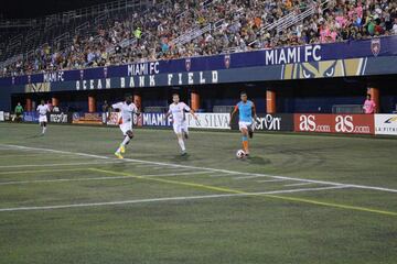 Dennis en su primer partido como titular.