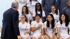 Jugadoras del Real Madrid Femenino antes de la foto oficial con Florentino P&eacute;rez. 