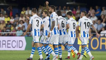Los jugadores de la Real Sociedad festejan un gol durante su partido ante el Villarreal.