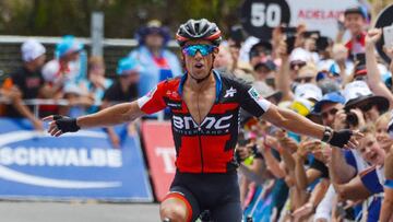 BMC rider Richie Porte of Australia wins Stage 5 on the fifth day of the Tour Down Under cycling race in Adelaide on January 20, 2018. / AFP PHOTO / BRENTON EDWARDS / -- IMAGE RESTRICTED TO EDITORIAL USE - STRICTLY NO COMMERCIAL USE --