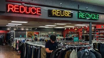 Un hombre compra una jarra en una tienda de segunda mano y su valor se multiplica por cientos: “Una ganancia considerable”