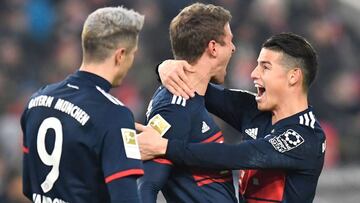 James Rodr&iacute;guez celebra el gol de Thomas M&uuml;ller en el triunfo del Bayern M&uacute;nich sobre Stuttgart por la Bundesliga