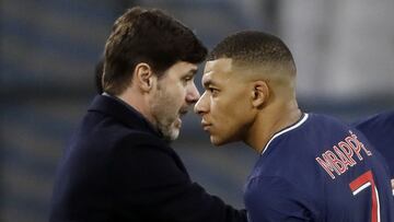 Soccer Football - Ligue 1 - Olympique de Marseille v Paris St Germain - Orange Velodrome, Marseille, France - February 7, 2021 Paris St Germain coach Mauricio Pochettino with Kylian Mbappe after the match REUTERS/Eric Gaillard