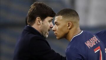 Soccer Football - Ligue 1 - Olympique de Marseille v Paris St Germain - Orange Velodrome, Marseille, France - February 7, 2021 Paris St Germain coach Mauricio Pochettino with Kylian Mbappe after the match REUTERS/Eric Gaillard