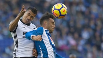 19/11/17 PARTIDO PRIMERA DIVISION 
 ESPANYOL  -  VALENCIA 
 Murillo (Valencia CF) y Sergio Garcia (RCD Espanyol)