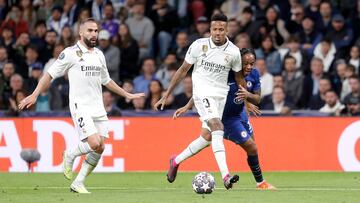 Carvajal y Militao defienden una jugada de Sterling en el partido de ida en el Bernabéu.