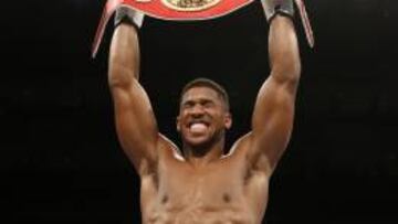 Anthony Joshua, con el cintur&oacute;n de campe&oacute;n.