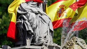 <b>COLORIDO EN CADA RINCÓN. </b>Los establecimientos, los vehículos, las terrazas y los aficionados lucen ya los colores de nuestra Selección a lo largo de toda la geografía española.