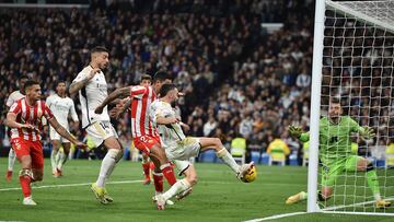 Dani Carvajal anota el gol con el que el Real Madrid culminó la remontada contra el Almería en el partido de la jornada 21 de LaLiga EA Sports.