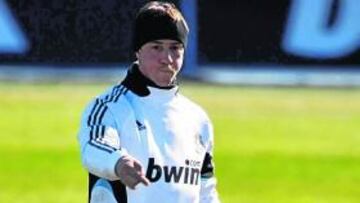 <b>COMO SIEMPRE. </b>Guti fue el motor del Madrid en los 45 minutos que jugó.