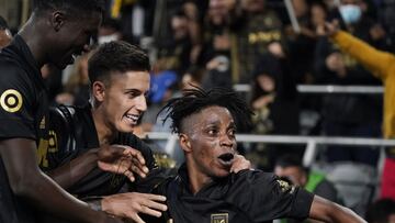 El equipo dirigido por Bob Bradley se aferra a los playoffs en este cierre de torneo; les restan dos partidos m&aacute;s antes del fin de temporada regular.