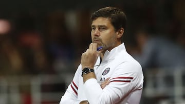 Soccer Football - Ligue 1 - Brest v Paris St Germain - Stade Francis-Le Ble, Brest, France - August 20, 2021. Paris St Germain coach Mauricio Pochettino looks on during the match REUTERS/Stephane Mahe