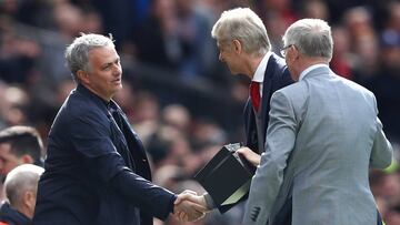 MANCHESTER, ENGLAND - APRIL 29: Sir Alex Ferguson and Jose Mourinho, Manager of Manchester United greet Arsene Wenger, Manager of Arsenal pitchside prior to the Premier League match between Manchester United and Arsenal at Old Trafford on April 29, 2018
