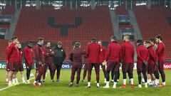 Chicharito mide al Atlético de Madrid en Alemania