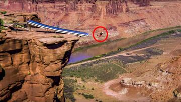 Salto Base desde un tobogán en un acantilado a más de 150 metros