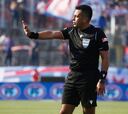 Así es Julio Bascuñán, el árbitro chileno que estará en el VAR en el Mundial de Qatar