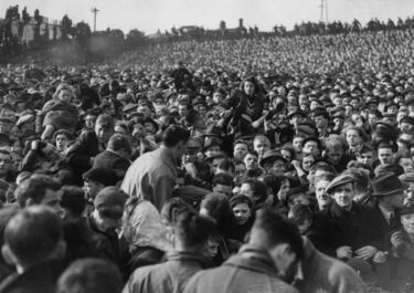 Aunque el partido de ida lo había ganado ya el Bolton por 0-2 (o quizá precisamente por eso), el partido apasionaba en las vísperas y se anunciaba un llenazo máximo. El Bolton Evening News escribía el día anterior que "se trata de un partido irresistible para los amantes del fútbol. Hay todos los signos de un estallido de entusiasmo y un espíritu de gran felicidad".