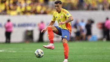 HOUSTON, TEXAS - JUNE 24: Mateus Uribe of Colombia controls the ball during the CONMEBOL Copa America 2024 Group D match between Colombia and Paraguay at NRG Stadium on June 24, 2024 in Houston, Texas. (Photo by Omar Vega/Getty Images)
