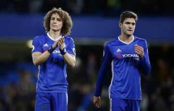 David Luiz (izquierda) y Marcos Alonso (derecha) tras la victoria del Chelsea por 3-0 ante el Bournemouth.