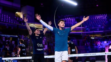 Pol Hernández y Guille Collado, delante, muestran su alegría.