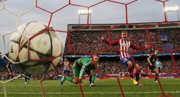 El Atleti ingresó más de 69 millones de euros en la temporada 2015/16 de Champions.
Llegó a la final ante el Real Madrid. El partido se decidió para los blancos en los penaltis tras empatar a uno.