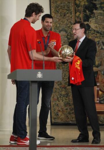 Pau Gasol, Felipe Reyes y Mariano Rajoy. 