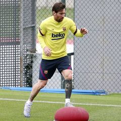 El Barça completa el entrenamiento con un Messi sonriente