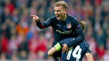 Griezmann agradece a Torres la asistencia de gol en el Allianz Arena.
