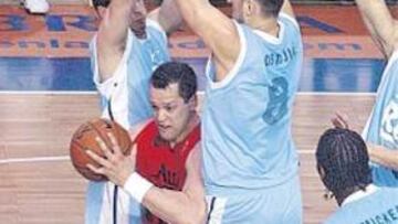 <b>MÁS EQUIPO. </b>Un brillante Wideman superó a los pívots del Breogán.