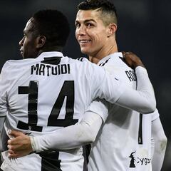 Juventus se queda con el derbi de Turín y sigue líder