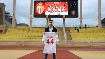 Cesc, en su presentaci&oacute;n como nuevo jugador del M&oacute;naco.