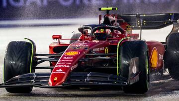 SINGAPORE, SINGAPORE - OCTOBER 01: Carlos Sainz of Ferrari and Spain  during qualifying ahead of the F1 Grand Prix of Singapore at Marina Bay Street Circuit on October 01, 2022 in Singapore, Singapore. (Photo by Peter J Fox/Getty Images,)