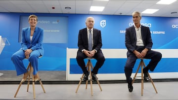 Elisa Aguilar, presidente de la FEB, José Bogas, de Endesa, y Antonio Martín, de ACB.