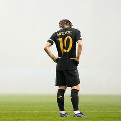 ¿Quiénes son los jugadores actuales de Madrid y Barcelona que más clásicos han disputado?