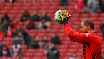 Jan Oblak en el calentamiento previo al Atl&eacute;tico-Legan&eacute;s del pasado domingo, cuando alcanz&oacute; los 236 partidos con el club rojiblanco.