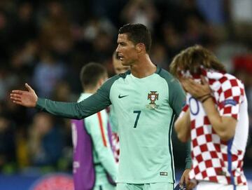 Cristiano Ronaldo was very mindful of Luka Modric after the final whistle.