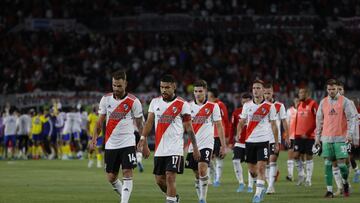 AME4652. BUENOS AIRES (ARGENTINA), 20/03/2022.- Jugadores de River Plate lamentan hoy la derrota contra Boca Juniors, tras el final del superclásico por la fecha 7 de la Liga Profesional Argentina, en el estadio Monumental de Núñez en Buenos Aires (Argentina). EFE/Juan Ignacio Roncoroni
