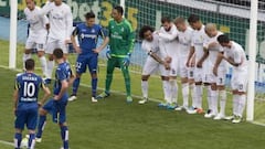 Keylor Navas makes an incredible save from an indirect free-kick