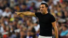 El entrenador del Barcelona, Xavi Hernández, durante un partido de LaLiga Santander contra el Rayo Vallecano.