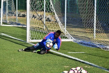 José Cuadrado en la práctica de Colombia en Corea del Sur