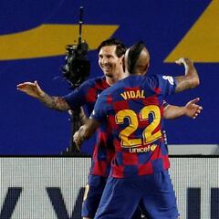 Vidal y Barcelona festejan