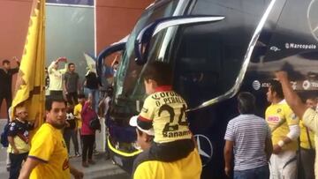 Decenas de azulcremas se dieron cita en el hotel de concentración para darle su aliento antes de la Gran Final ante Cruz Azul.